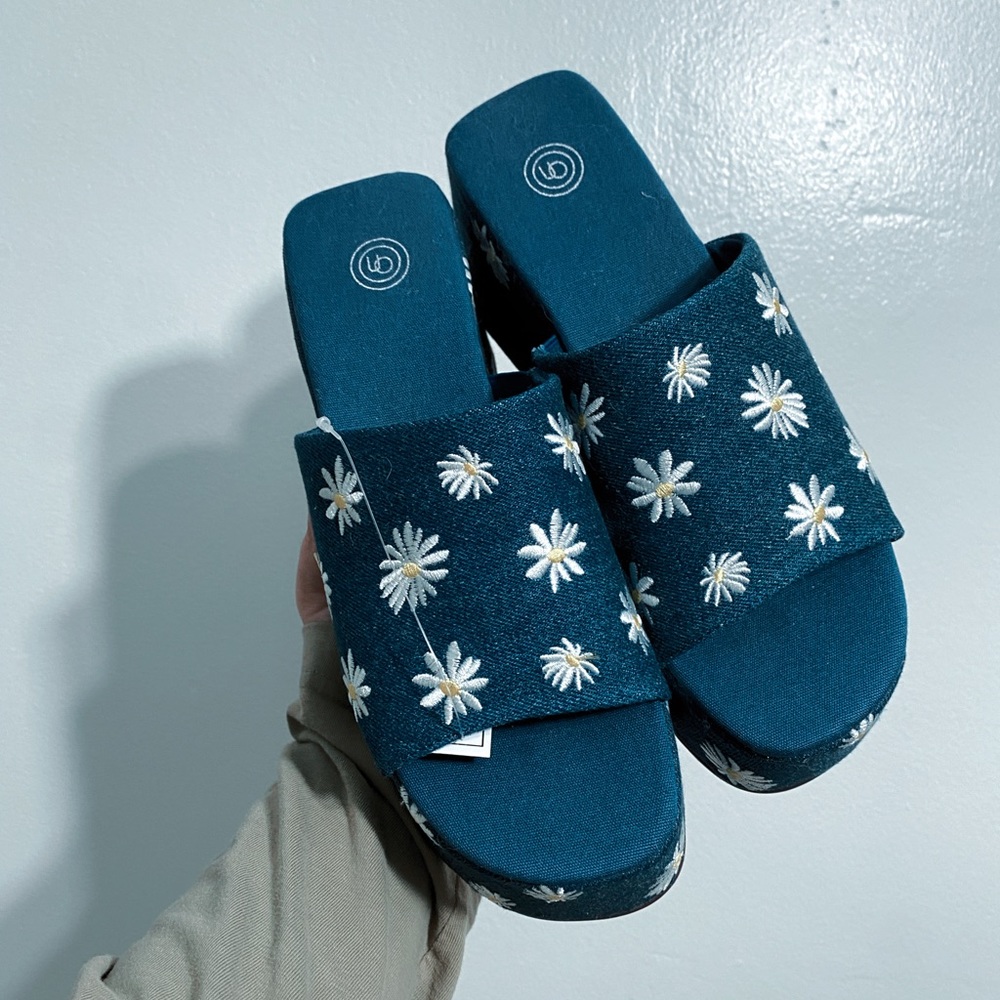 Urban Outfitters | UO SOLANO DIASY PLATFORM SANDAL